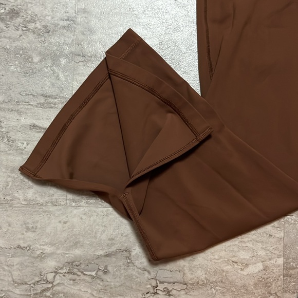 Lululemon high rise flare yoga pants size 6 NWOT - Picture 2 of 6